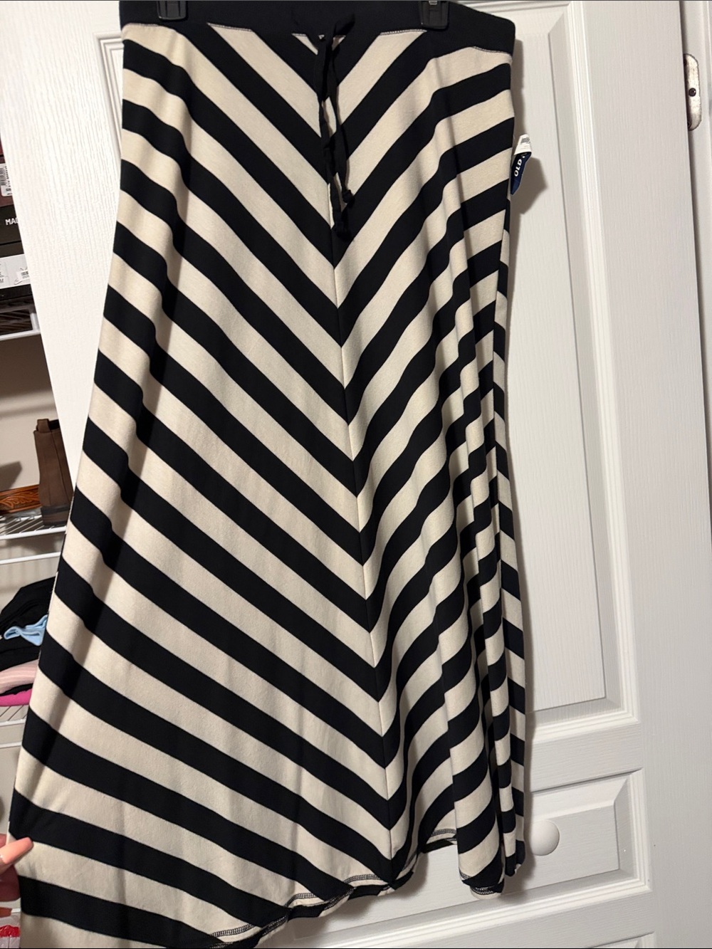 Old Navy Black and Cream Striped A-Line Maxi Skirt. Size M